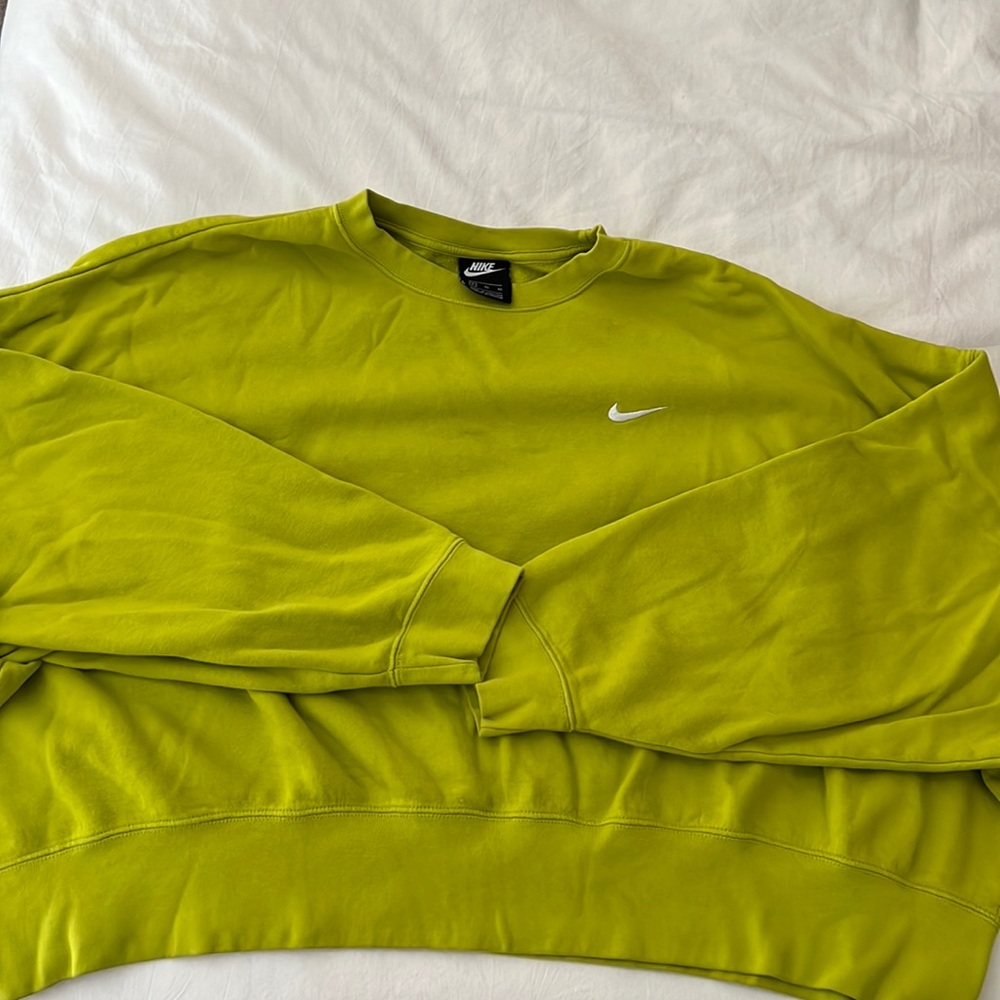NIKE green crewneck sweatshirt